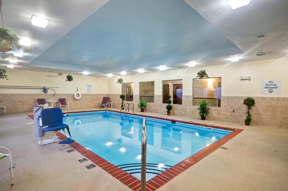 Holiday Inn Express Hotel & Suites Christiansburg By Ihg Exterior photo