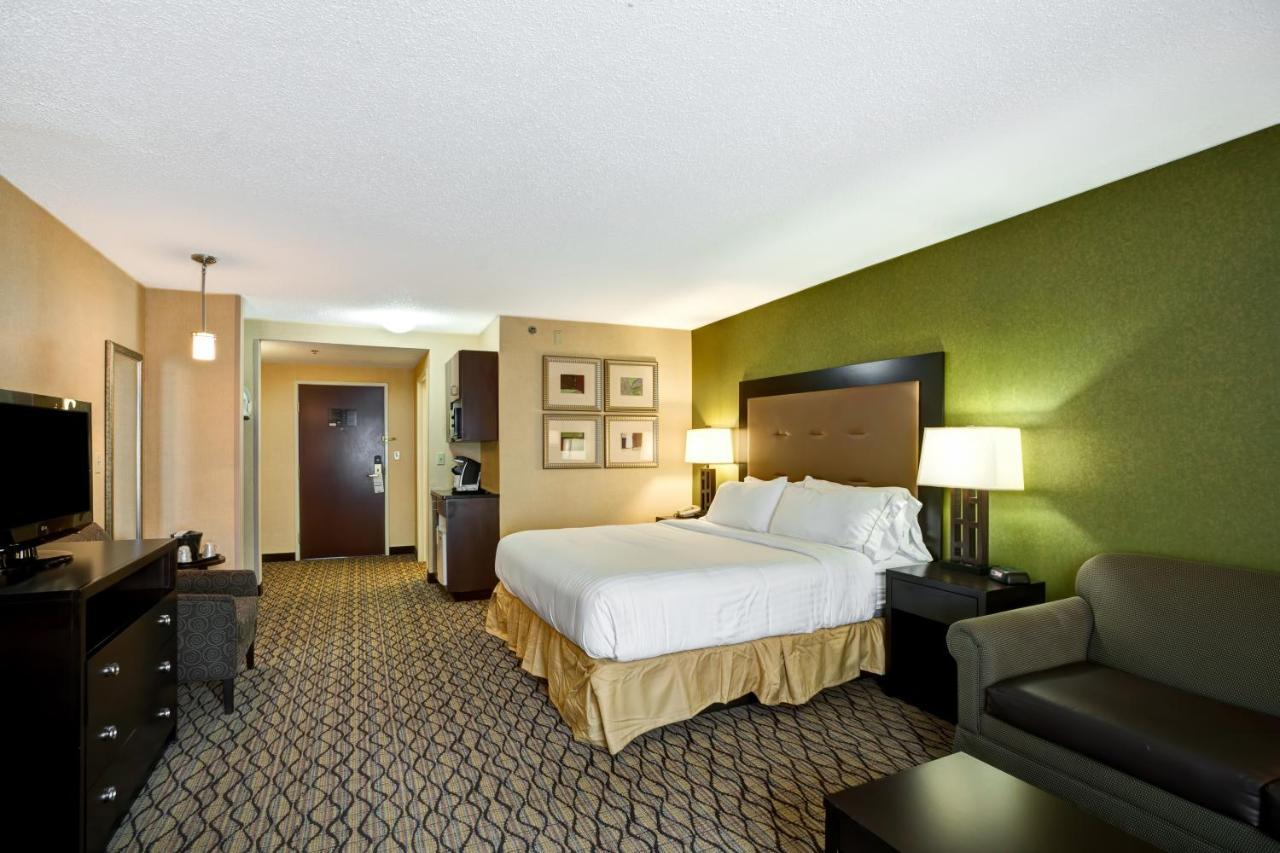 Holiday Inn Express Hotel & Suites Christiansburg By Ihg Exterior photo